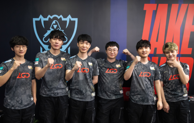 经越来越依 经越来越依