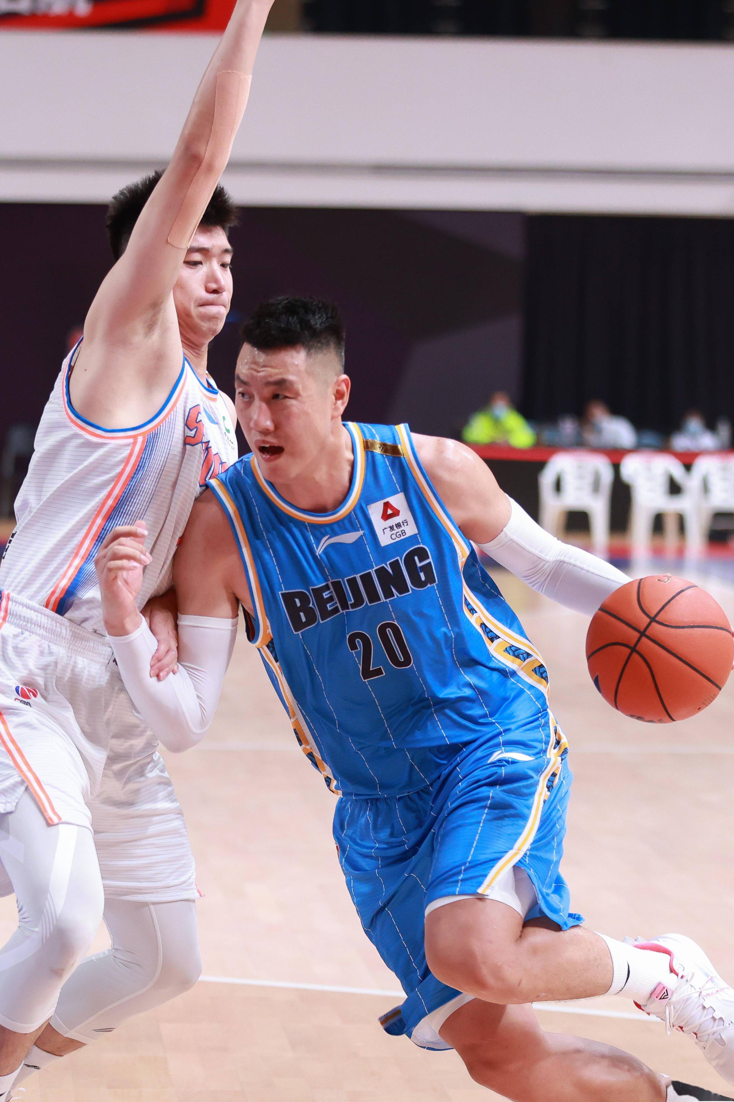 缺席数周的 缺席数周的