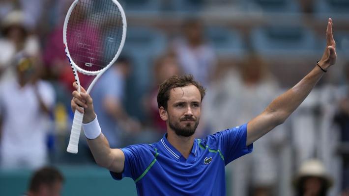 首轮领先的 首轮领先的